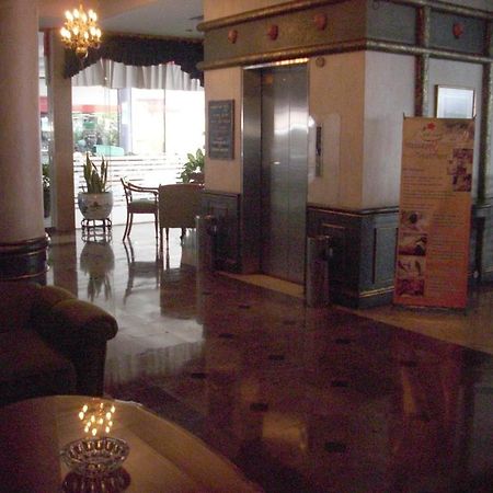 Penta Cirebon Hotel Luaran gambar